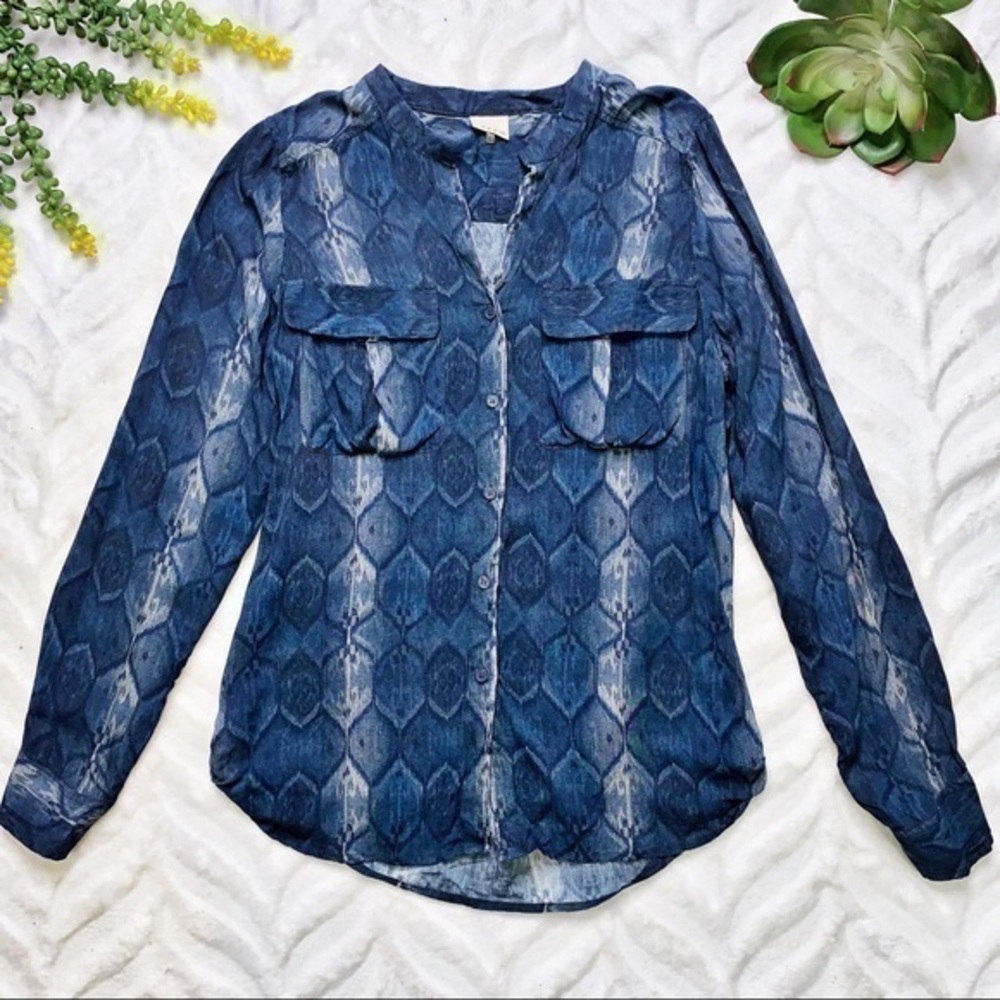 Ecru Reptile Print Faux Chambray Blue Long Sleeve Button Down Blouse Size Small